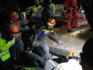 صور متداولة في مواقع التواصل الاجتماعي لعمليات الإنقاذ