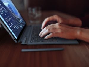 دِل تكنولوجيز تدعم الشركات لتعزيز بيئة العمل عبر تقنيات الذكاء الاصطناعي الجديدة