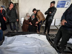 شهداء في مستشفى النجار بمدينة رفح جنوب قطاع غزة