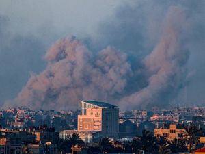 قصف اسرائيلي مكثف على مدينة رفح قصف اسرائيلي مكثف على مدينة رفح