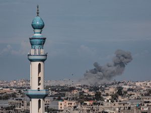 قصف على مدينة خان يونس جنوب غزة