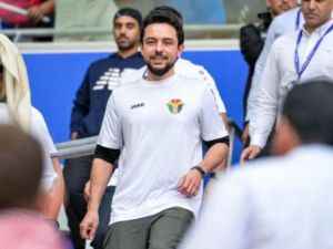 ولي العهد الأردني الأمير الحسين بن عبد الله الثاني، يؤازر منتخب بلاده في الدوحة