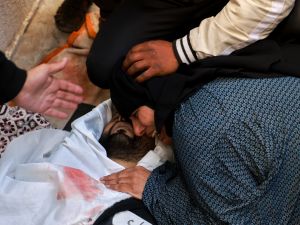 تفاقم الأوضاع الإنسانية الصعبة في مجمع ناصر الطبي