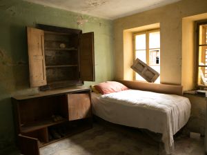 Shuttrstock decomposed body