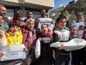 12 دولة، بما في ذلك جهات مانحة رئيسية علقت تمويلها للأونروا