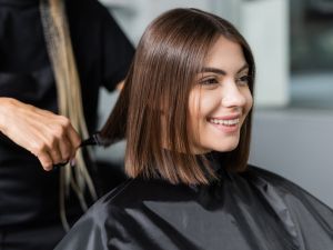 أوقات قص الشعر لشهر أبريل 2025 للتكثيف والتطويل