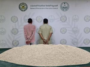 القبض على مهربي مخدرات بالسعودية