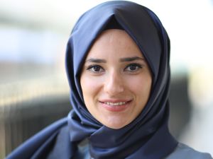 ما حكم استعمال المرأة لحبوب منعِ الدورة لأجلِ أن تصومَ شهر رمضان؟