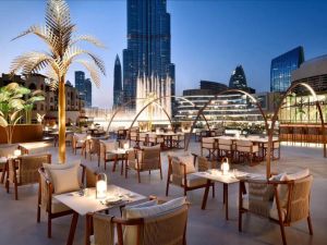 مطاعم دبي مول مطلة على برج خليفة