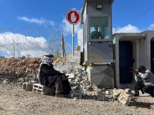 منع فلسطيني من دخول الأقصى
