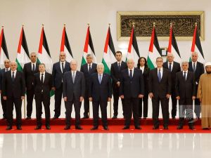 الحكومة الفلسطينية الجديدة تؤدي اليمين الدستورية