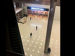 ترك المهاجمون خلفهم عشرات الجثث الملقاة على الأرض في "كروكوس سيتي هول" 