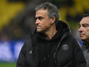 Paris Saint-Germain's Spanish headcoach Luis Enrique looks on prior to the French L1 football match between FC Nantes and Paris Saint-Germain (PSG) at the La Beaujoire stadium in Nantes, western France, on February 17, 2024. (Photo by Sebastien SALOM-GOMIS / AFP)
