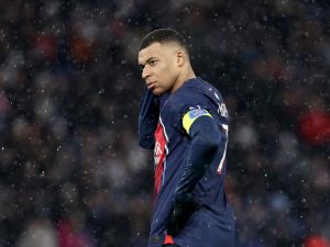 Paris Saint-Germain's French forward #07 Kylian Mbappe looks on during the French L1 football match between Rennes and Paris Saint-Germain (PSG) at the Parc des Princes stadium in Paris on February 25, 2024. (Photo by FRANCK FIFE / AFP)