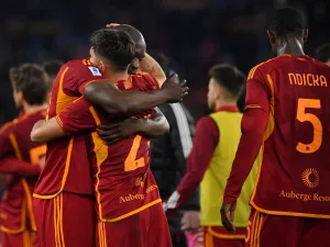 Roma's Belgian midfielder #90 Romelu Lukaku (L) congratulates teammate Roma's Argentine forward #21 Paulo Dybala after winning 3-2 the Italian Serie A football match between AS Roma and Torino on February 26, 2024 at the Olympic stadium in Rome. (Photo by Tiziana FABI / AFP)