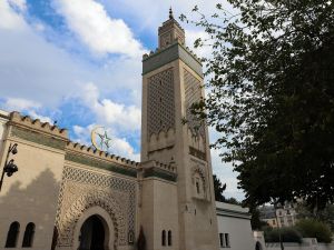 Anger after pig's head found near Paris mosque