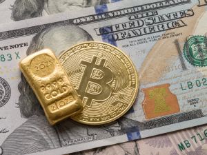 Gold, Bitcoin skyrocket to record highs amid fears of interest rate cuts