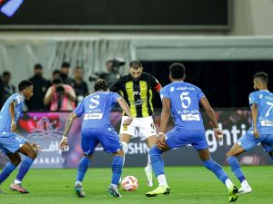 من مواجهة سابقة بين الهلال والاتحاد (Photo by AFP)