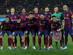 فريق برشلونة (Photo by LLUIS GENE / AFP)