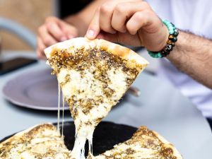 تفسير رؤية تناول المناقيش في المنام