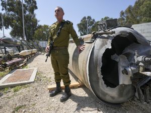 حطام صاروخ باليستي