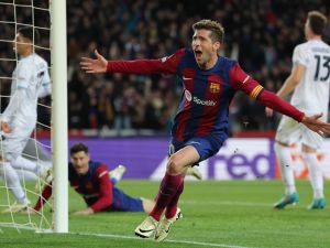 برشلونة يرغب باستمرار سيرجي روبيرتو لموسم إضافي