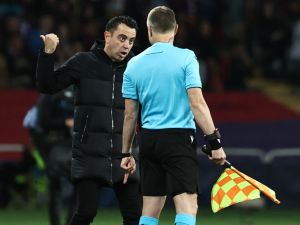 تشافي يعلق على قرارات الحكم التي أدت إلى خروج برشلونة من دوري أبطال أوروبا