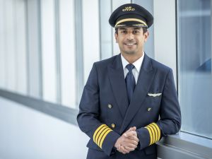 الاتحاد للطيران تحتفي باختيار الكابتن شريف الرميثي في المهمة التاريخية لوكالة الناسا لمحاكاة العيش على المريخ