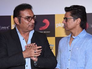 Indian Singer resembles Mubarak