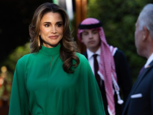 مع اقتراب عيد الإستقلال..إليكي أجمل إطلالات الملكة رانيا خلال احتفالها بهذه المناسبة