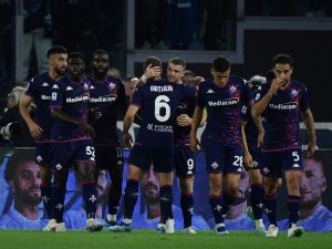 Fiorentina's Argentinian midfielder #09 Lucas Beltran celebrates with teammates after scoring a goal that has been cancelled after VAR review during the Italian Serie A football match between Lazio and Fiorentina at the Olympic stadium in Rome, on October 30, 2023. (Photo by Filippo MONTEFORTE / AFP)