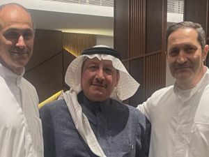 شاعر سعودي مع نجلي الرئيس المصري الراحل حسني مبارك