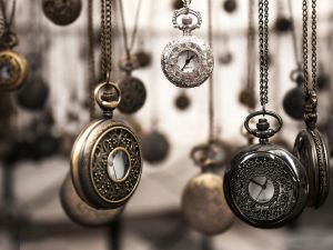 Photo by Giallo (Pexels) time traveler