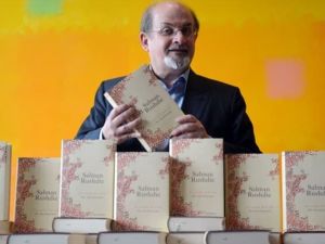 سلمان رشدي يطرح كتابه الجديد الذي يحمل عنوان "Knife" 