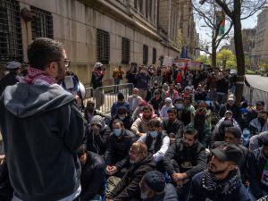 الأشهر السبعة الماضية، شهدت انقسامات في الجامعة بشأن الحرب في غزة