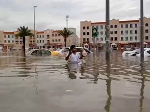 منخفض جوي قوي يضرب سلطنة عمان والإمارات، وأجزاء من البحرين