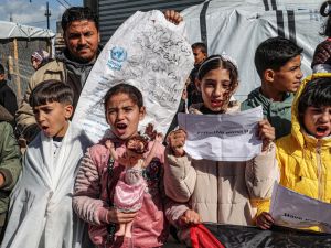 نازحون فلسطينيون داخل قطاع غزة