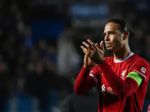 Liverpool's Dutch defender #4 Virgil van Dijk acknowledges the fans after the team lost in the UEFA Europa League quarter-final second leg football match between Atalanta BC and Liverpool FC at the Atleti Azzurri d'Italia Stadium in Bergamo, on April 18, 2024. Liverpool were knocked out of the Europa League by Atalanta with the Italian side reaching the semi-finals 3-1 on aggregate on April 18, 2024. (Photo by Isabella BONOTTO / AFP)