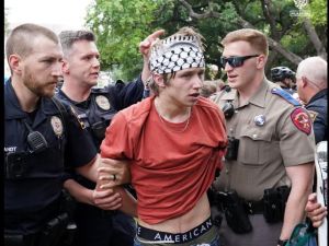 قمع حرية الرأي والتعبير في اميركا - صورة عن مواقع التواصل 