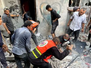 انتشال جثامين شهداء في غزة