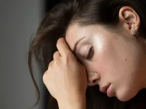تفسير حلم البكاء على الأم في المنام للعزباء وللمتزوجة وللرجل