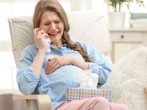 تفسير حلم الحمل للعزباء وهي تبكي