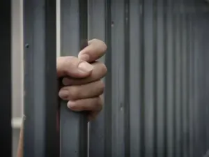 تفسير حلم الخروج من السجن للمسجون للعزباء وللمتزوجة وللمطلقة