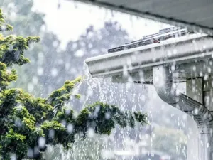 تفسير حلم المطر داخل البيت للعزباء وللمتزوجة وللمطلقة