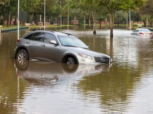 تفسير حلم غرق السيارة في المطر للعزباء وللمتزوجة وللمطلقة