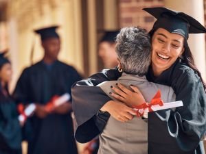 عبارات ورسائل من الأم لابنتها في التخرج