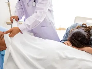 ما تفسير البكاء في الجنازة في المنام للمتزوجة وللعزباء وللحامل