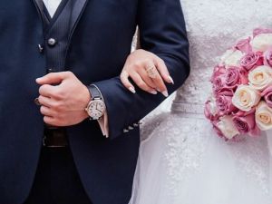 ما تفسير رؤية الزوج متزوج من امراة اخرى؟
