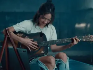 "Creativity cannot be crushed," Samsung video, aims at Apple's "Crush" ad (Samsung Mobile)