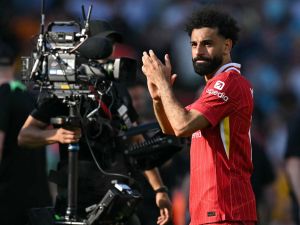 رسالة حاسمة من محمد صلاح بشأن مستقبله مع ليفربول
